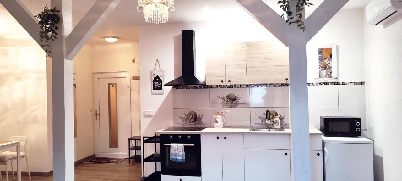 - Cafe Princ Pod Hradem Wifi, Klima Apartment