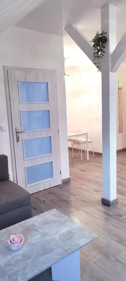 Apartment - Cafe Princ Pod Hradem Wifi, Klima Sternberk