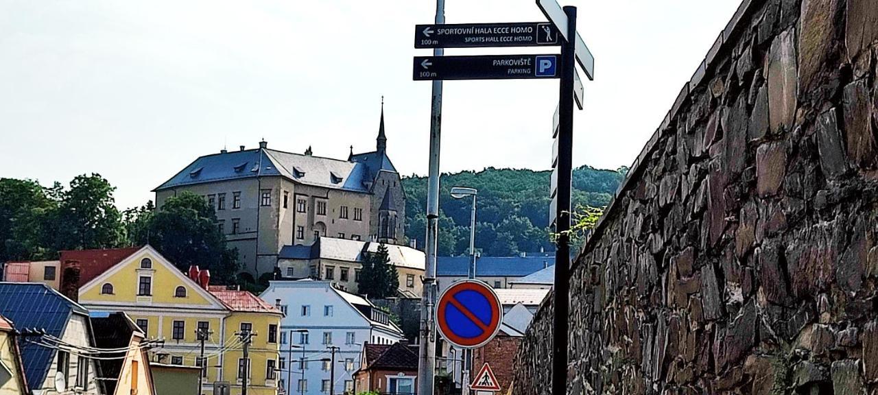 - Cafe Princ Pod Hradem Wifi, Klima Apartment Sternberk