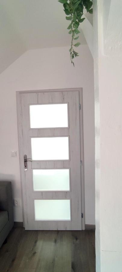 - Cafe Princ Pod Hradem Wifi, Klima Apartment Sternberk