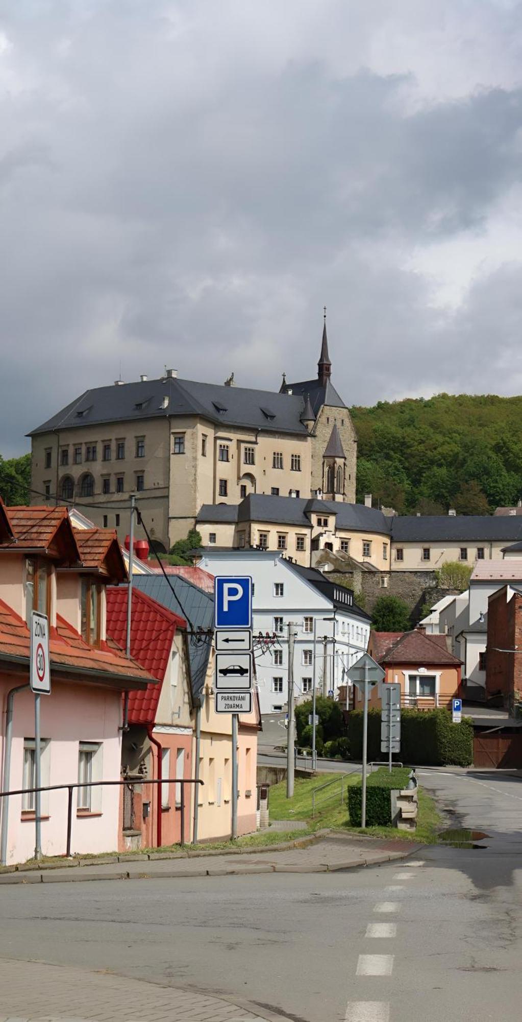 - Cafe Princ Pod Hradem Wifi, Klima Apartment Sternberk