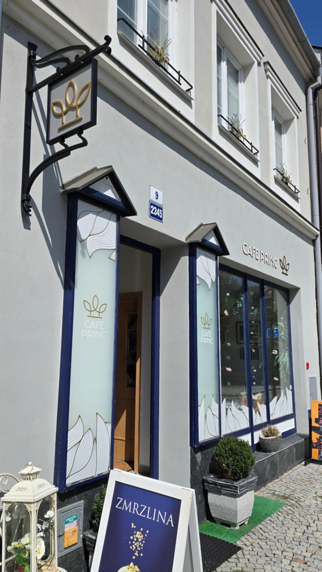 Apartment - Cafe Princ Pod Hradem Wifi, Klima Sternberk